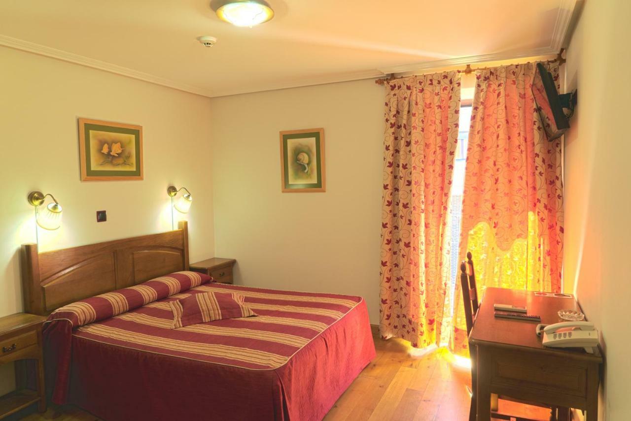 Hotel Jacobeo Belorado Exteriér fotografie